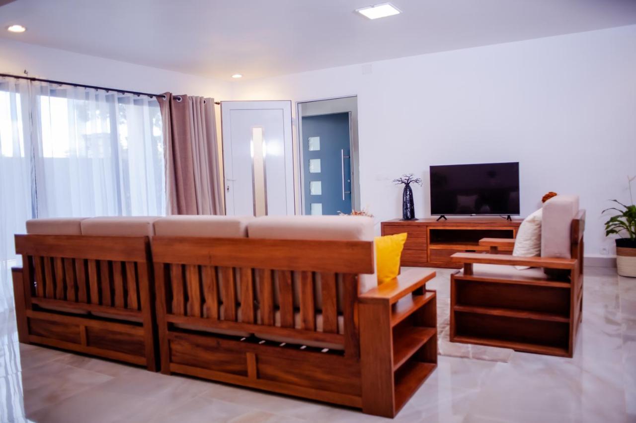 Ampifitia Guest House Antananarivo Buitenkant foto
