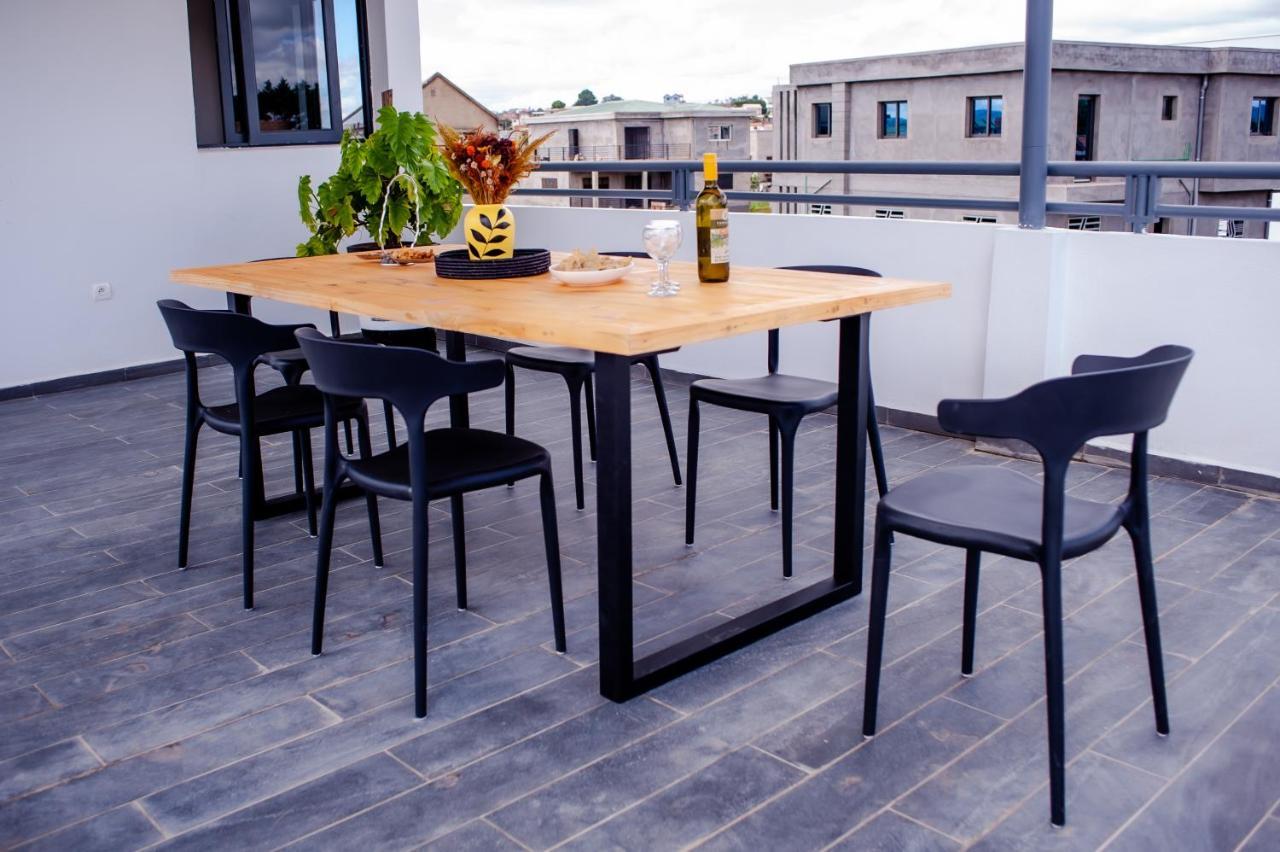 Ampifitia Guest House Antananarivo Buitenkant foto