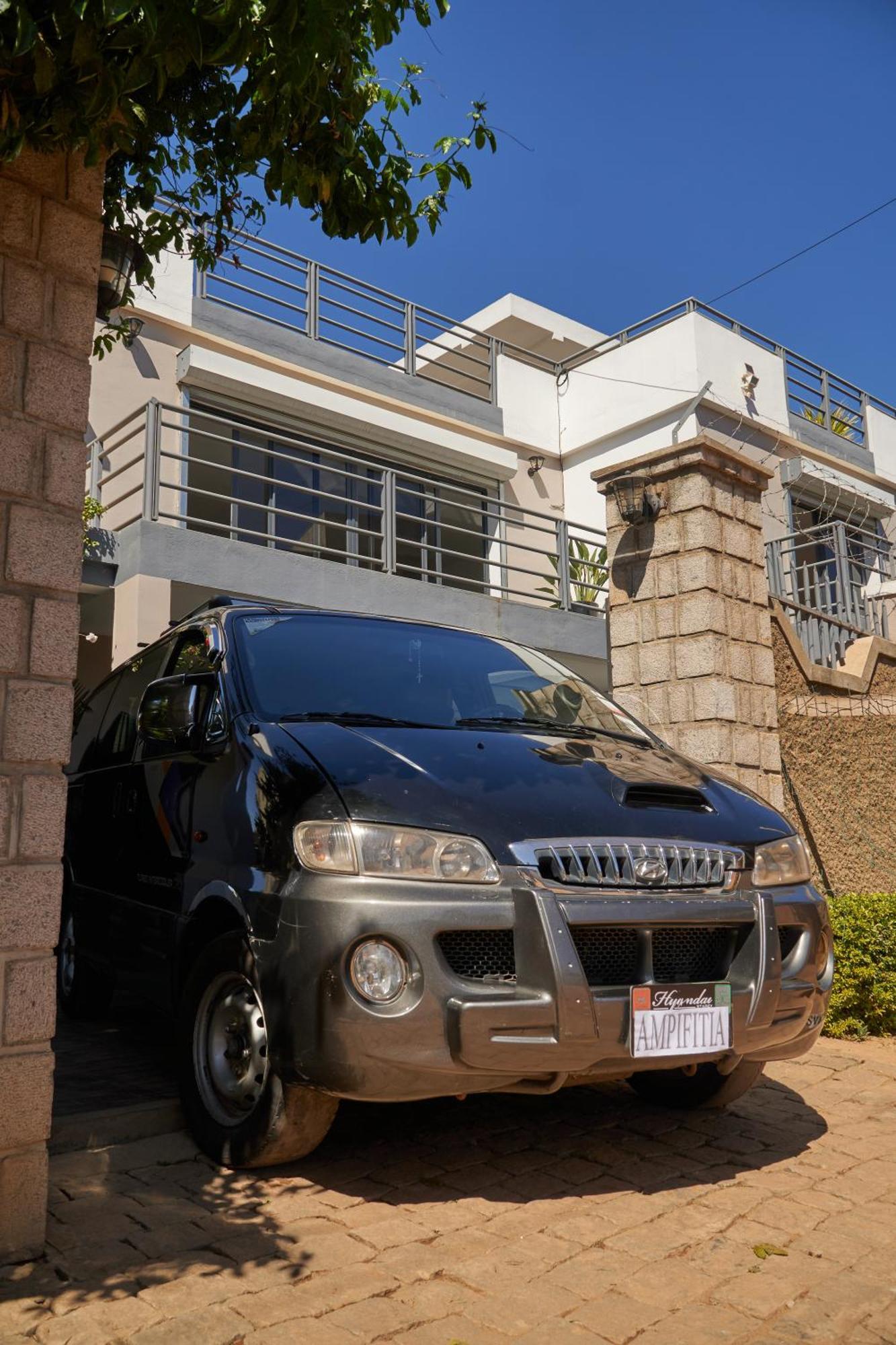 Ampifitia Guest House Antananarivo Buitenkant foto