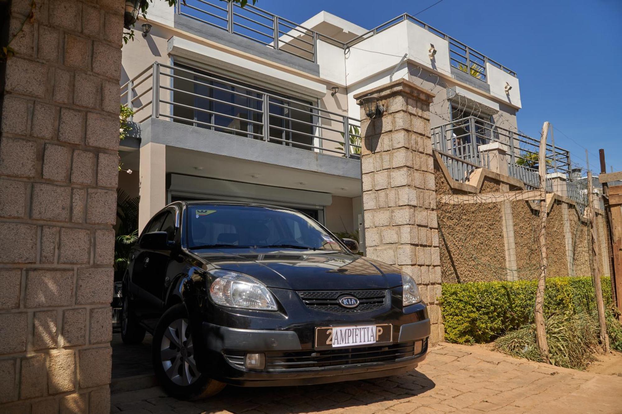 Ampifitia Guest House Antananarivo Buitenkant foto